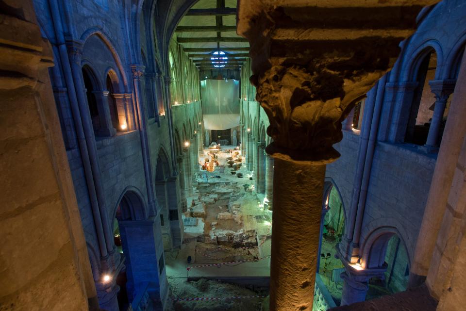 6-7-6 Vue générale de la fouille de la nef de l'église