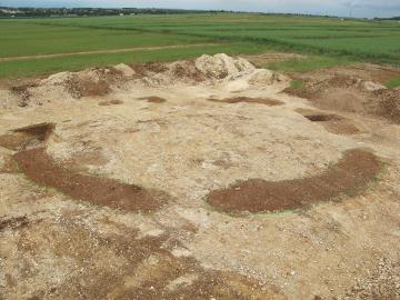 Vue générale de l'enclos à fossés interrompus (fin du Néolithique ou début du Bronze ancien)