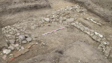 Vue d'un bâtiment antique lors de sa découverte