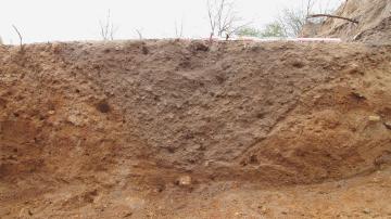 Coupe du fossé de l'enclos circulaire