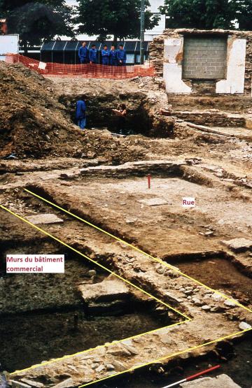 Vue des vestiges présents dans l’angle nord-ouest du site.