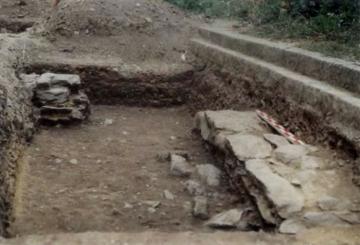 Vestiges des maçonneries qui constituaient quelques-uns des bâtiments de la piperie. 