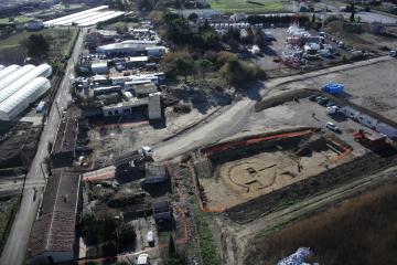 Vue générale de la zone de fouille. Céreirède Rauze-Basse, Lattes (Hérault), 2014. © Drone Concept, Inrap