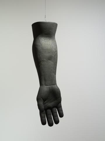 Prothèse de l’âme (Bras), Prune Nourry, 2019