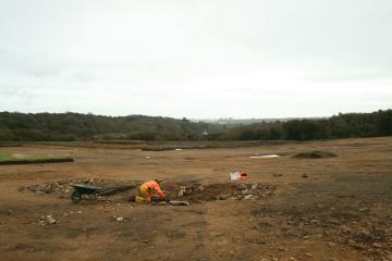 Bâtiment médiéval en cours de fouille.