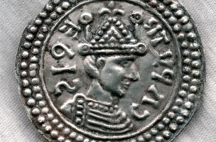 6-7-6 Fibule ronde découverte à Serris 