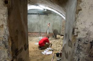 Vue en enfilade des caves 4 et 5.  