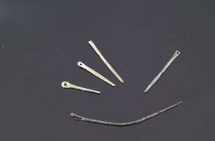 Exemples d&rsquo;aiguilles en bronze. 