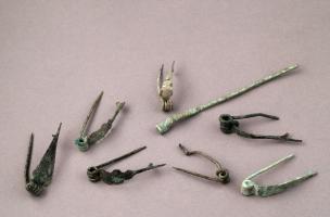 Assemblage de fibules &agrave; ressort dat&eacute;es de la fin du IIe-premi&egrave;re moiti&eacute; du Ier si&egrave;cle avant notre &egrave;re