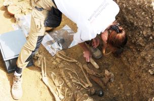 Une nécropole mérovingienne complète mise au jour à Évrecy, dans le Calvados