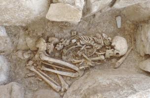 6-3-7 Sépulture 29-5 coffrée de pierres