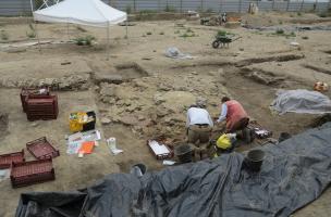 Fouille et pr&eacute;l&egrave;vement des d&eacute;cours d'enduits peints - Meaux, rue saint-fiacre
