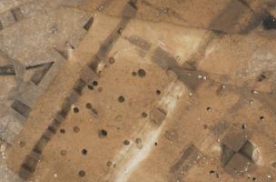 Guipavas, Lavallot Nord. Ensemble 1- Grand bâtiment en abside, Xe s.