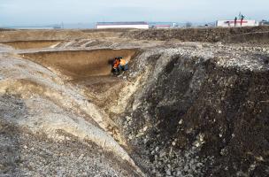 Foss&eacute; ceinturant un tumulus princier dat&eacute; du d&eacute;but du Ve si&egrave;cle avant notre &egrave;re, d&eacute;couvert dans un complexe fun&eacute;raire monumental exceptionnel, mis au jour &agrave; Lavau (Aube), 2015.