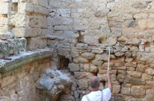 14 - p1090197.D&eacute;couverte d&rsquo;un mikv&eacute; dans le quartier juif m&eacute;di&eacute;val de Saint-Paul-Trois-Ch&acirc;teaux 