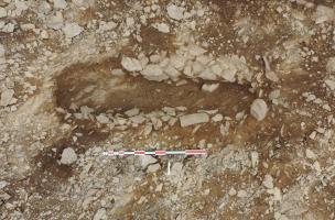 Guipavas, Lavallot Nord. Sépultures avec des aménagements de maintien du corps.