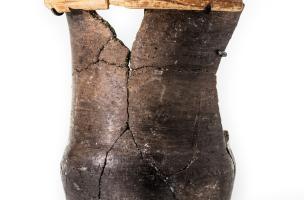 Urne en c&eacute;ramique, VIe si&egrave;cle avant notre &egrave;re, fouille de la butte Saint Laurent