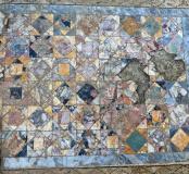 Tapis en opus sectile d’une pièce de réception d’une domus datée des Ier/IIe siècles de notre ère.