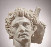 Tête de barbare. IIe-IIIe siècle. Découverte sur le site de villa de Chiragan (MartresTolosane). Conservée au Musée Saint-Raymond (Toulouse). 