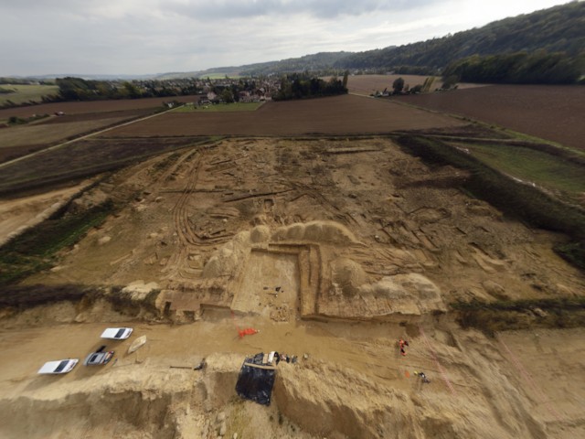 Vues 360° de la fouille d’un mammouth et d’une occupation des hommes de Néandertal sur les rives de la Marne